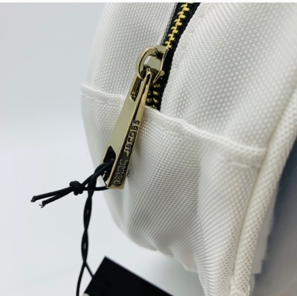 🌼Marc Jacobs Daisy Round Cream Pouch - Picture 7 of 8